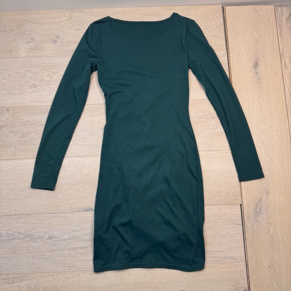 Leith Ruched Long Sleeve Dress - Picture 6 of 7